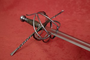 Espada de Lazos corte y punta en hierro y puno de cuero (modelo 1).1.1